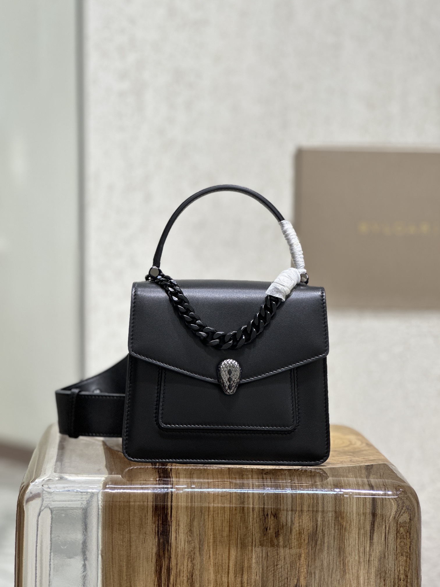 Handbags Bvlgari 290762 size:18*15*9.5 cm - vstockx