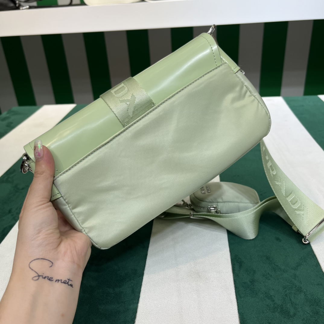 Handbags Prada 1BD295 size:22*7.5*14 cm - vstockx