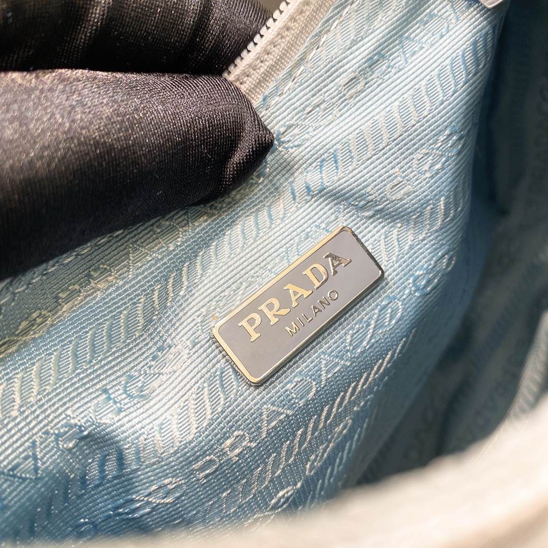 handbags prada Hobo 1NE515 Re-edition 2000 Size:22*17*6 - vstockx