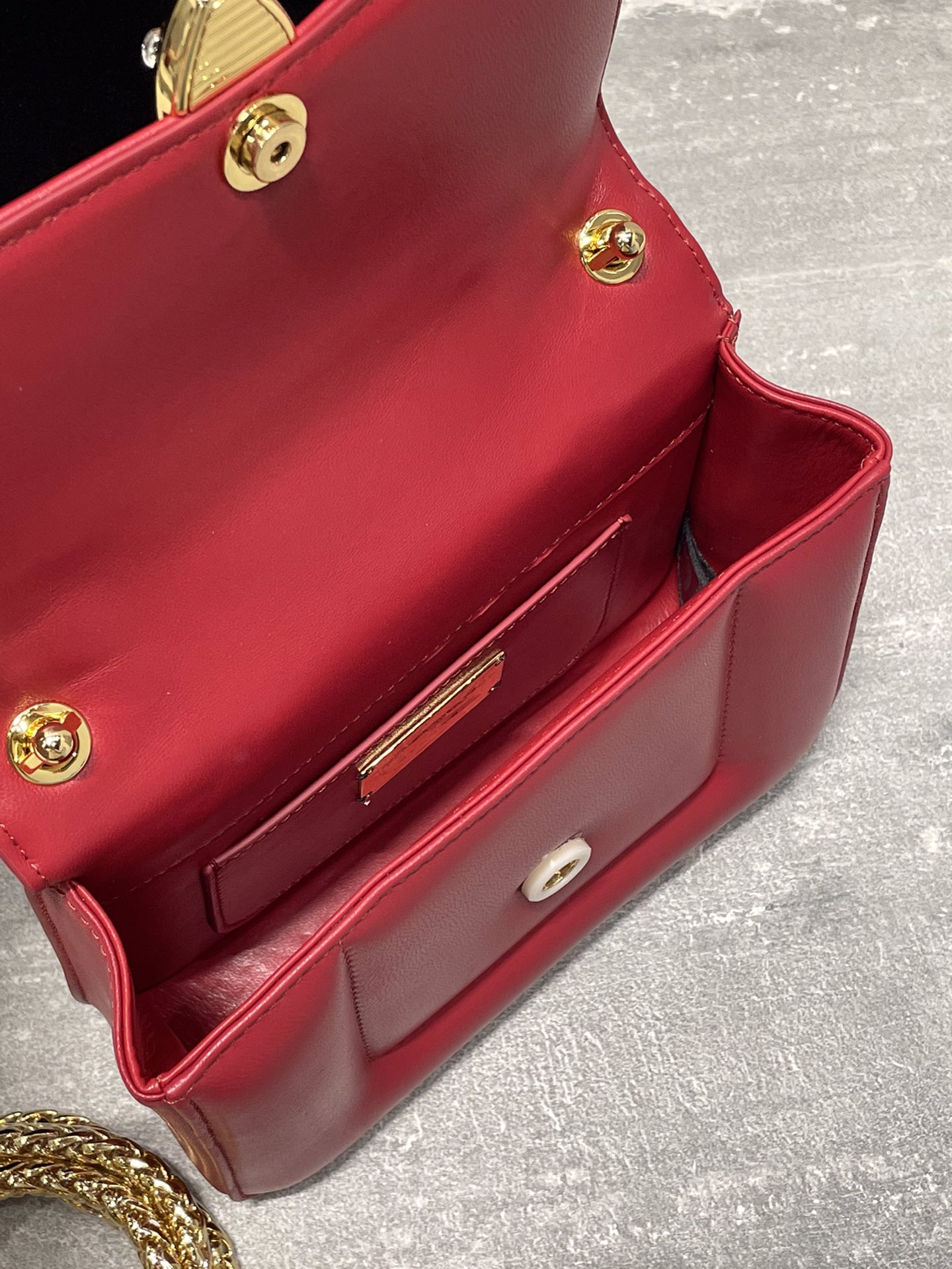 Handbags Bvlgari 291071 size:19.2*15*6 cm - vstockx