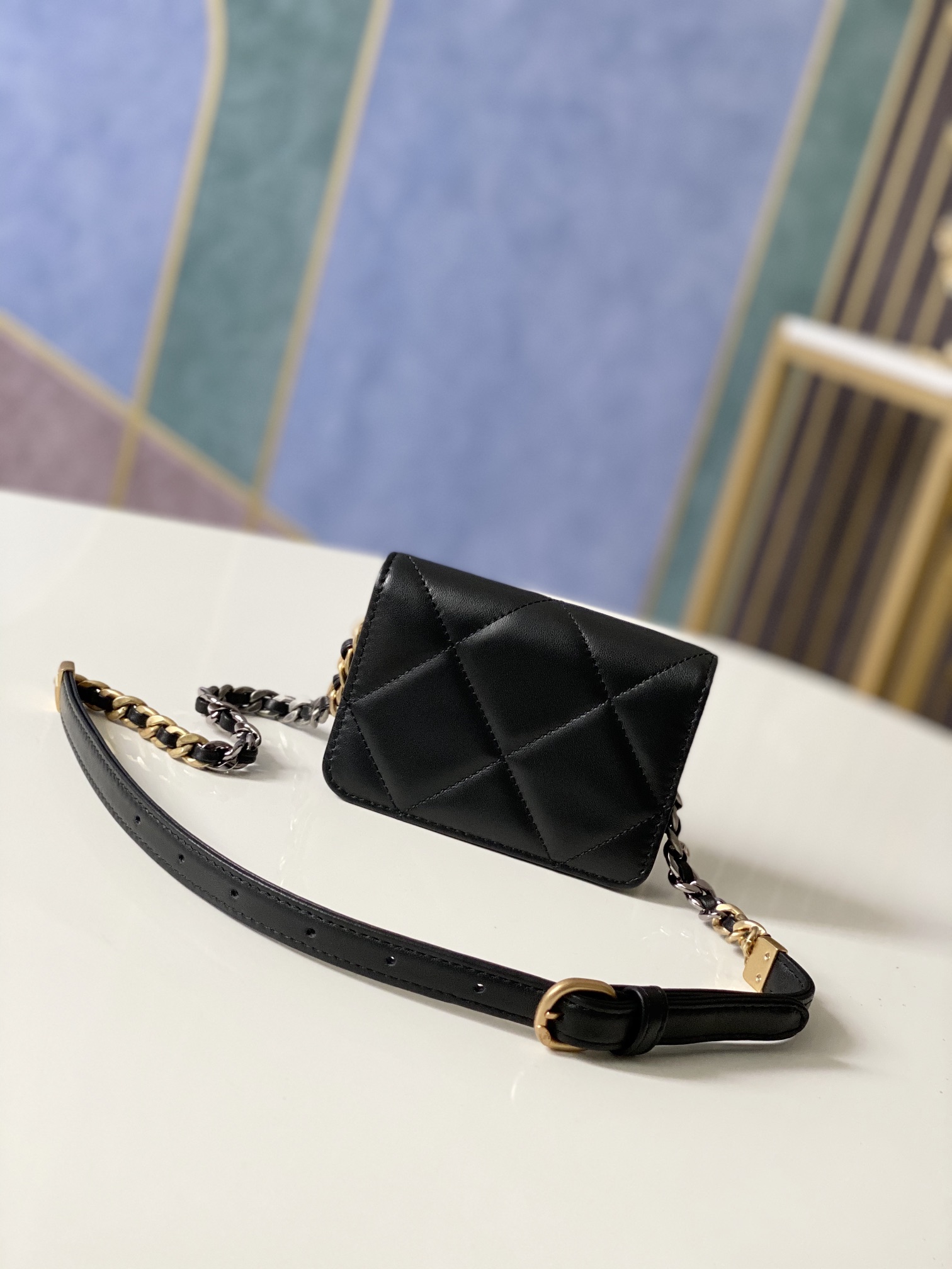 Handbag Chanel 81166 size 12 8.5 2.5 cm - vstockx