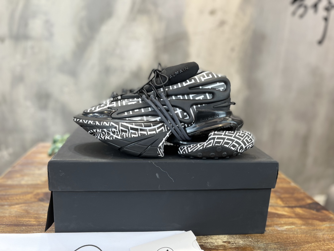 Balmain Sneaker 14 - vstockx
