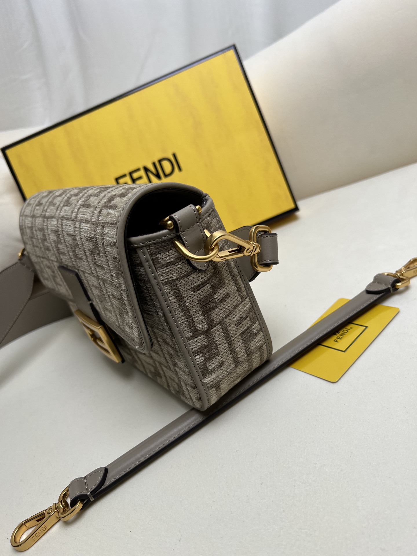 handbags FENDI 8BR600 size:27*15*6cm - vstockx