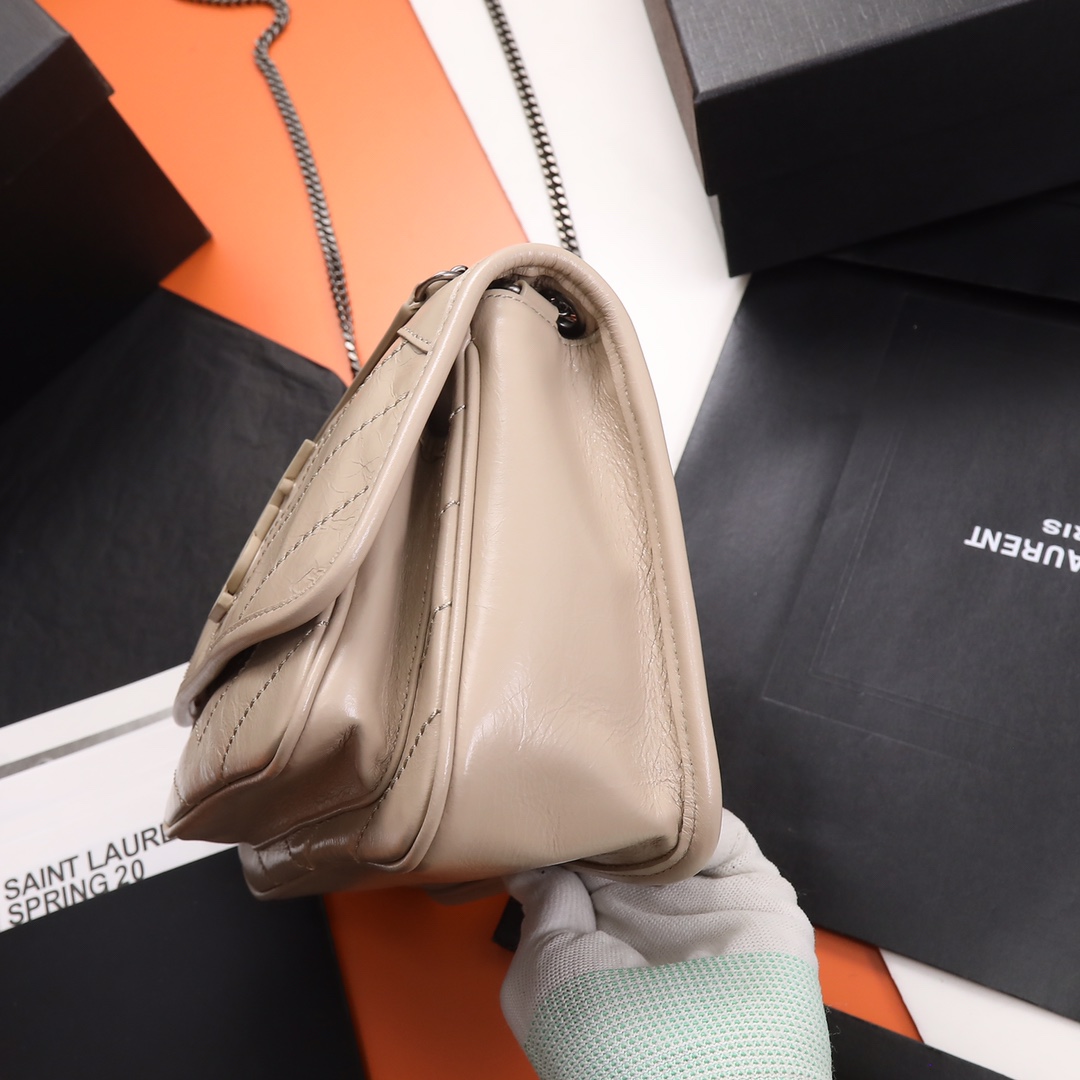 Handbags SAINT LAURENT 533037 size 22x16.5x12 cm - vstockx