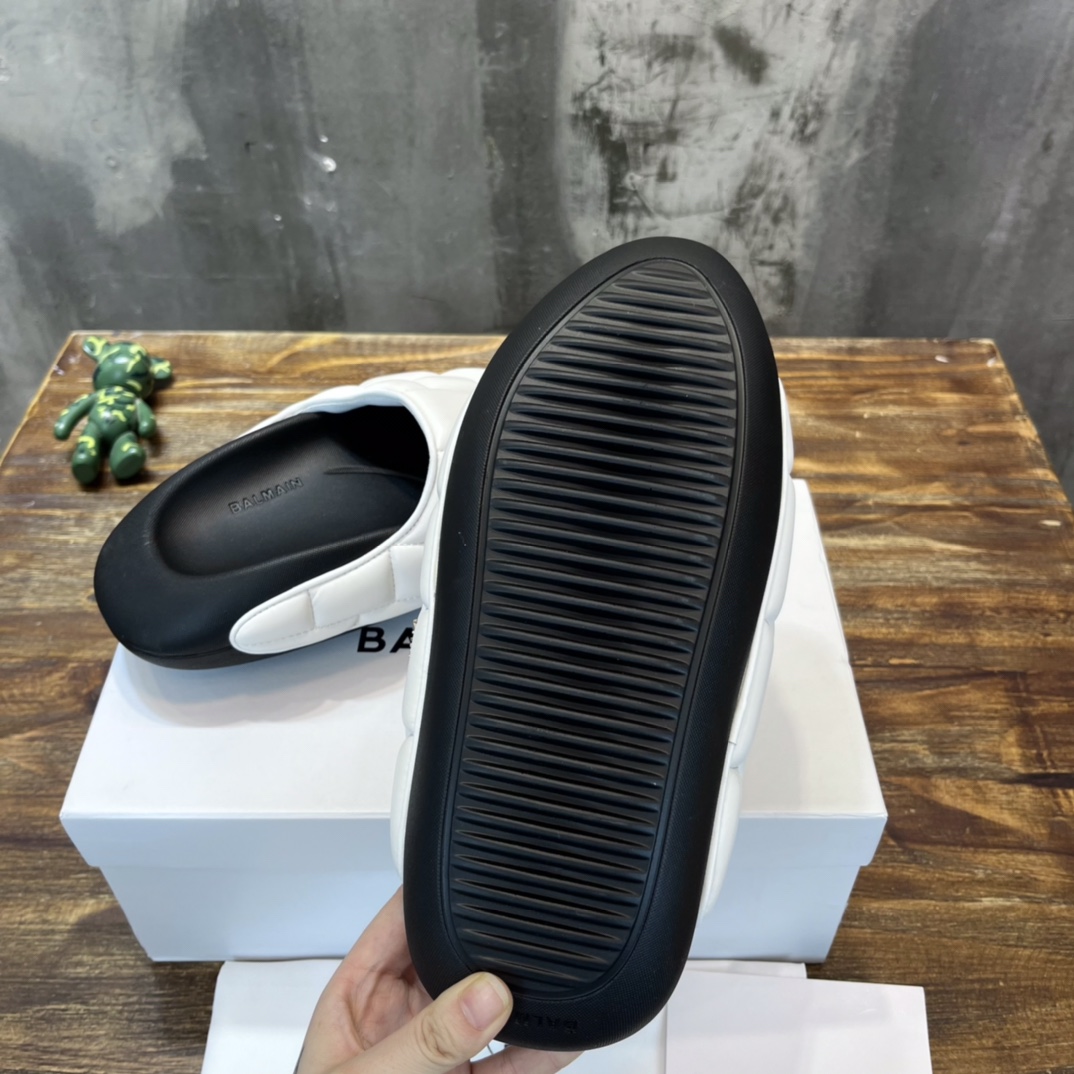 Balmain Quilted leather B-IT mules 10 - vstockx