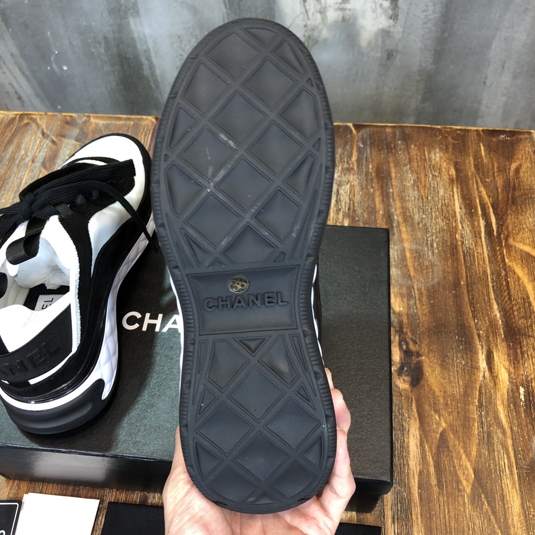 Chanel Fabric & Suede Calfskin Low Top Sneaker 15 - vstockx