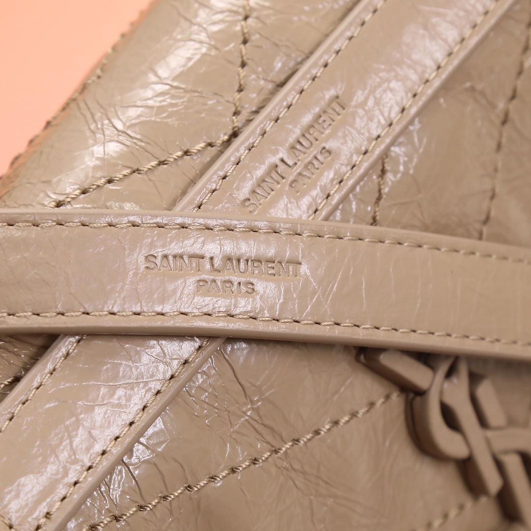 Handbags SAINT LAURENT 533037 size 22x16.5x12 cm - vstockx