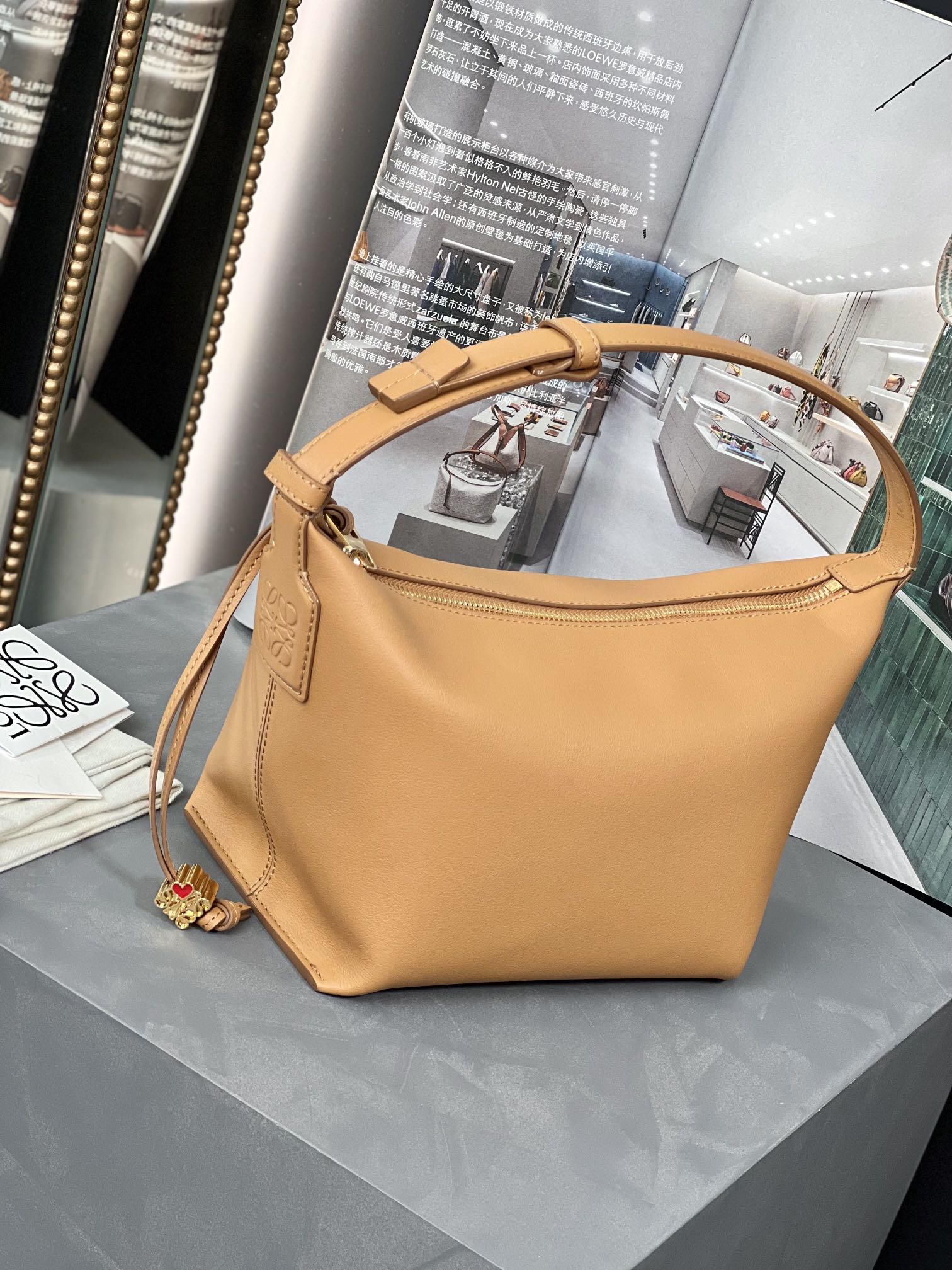 Handbags LOEWE Cubi size:21-17-13 cm - vstockx