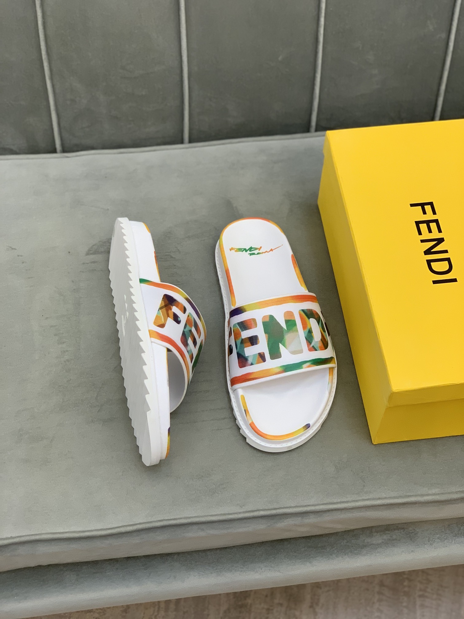 Fendi Slides 6 - vstockx