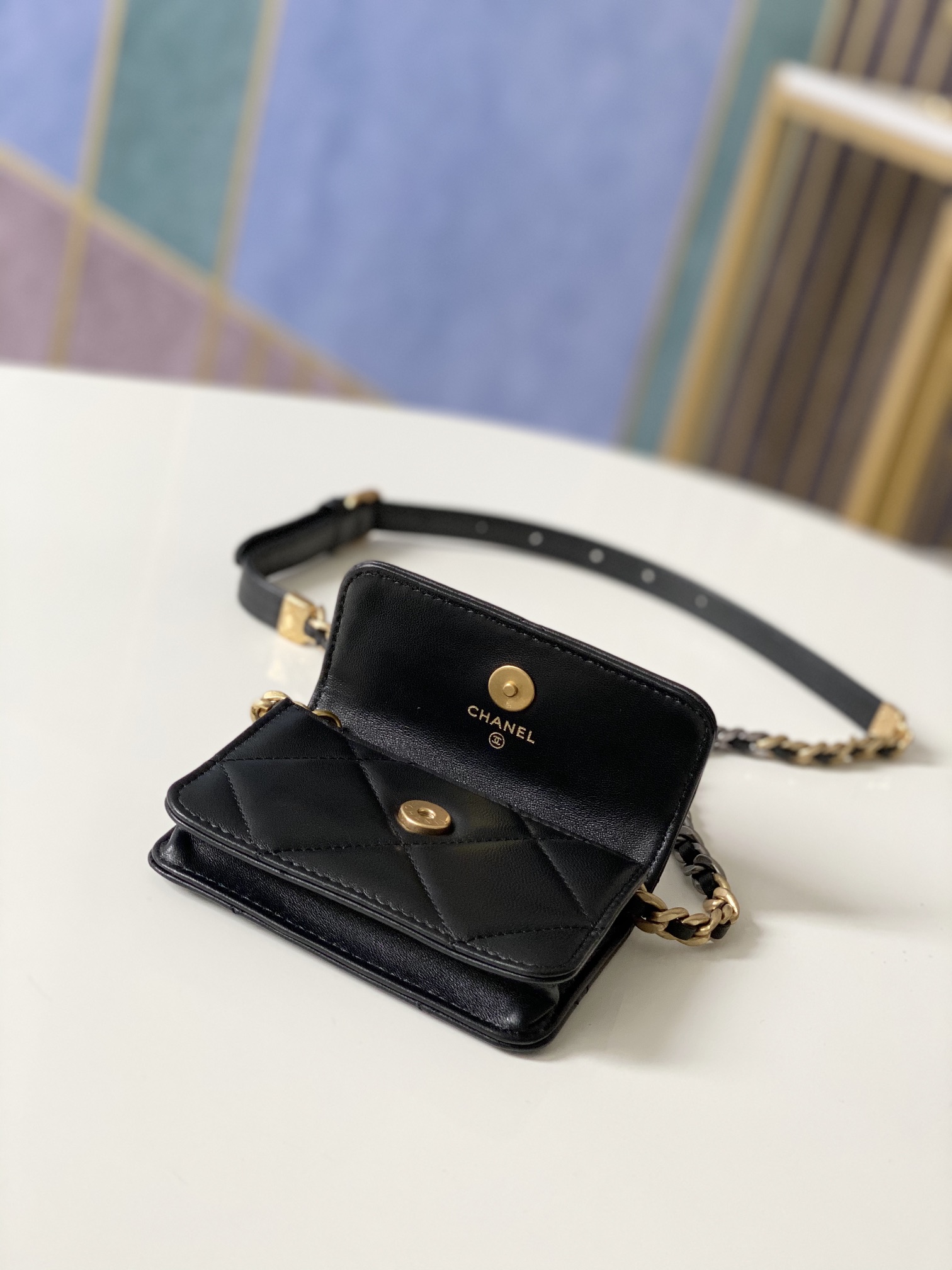 Handbag Chanel 81166 size 12 8.5 2.5 cm - vstockx