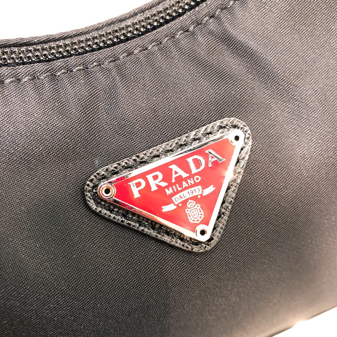 handbags prada Hobo 1NE515 Re-edition 2000 Size:22*17*6 - vstockx