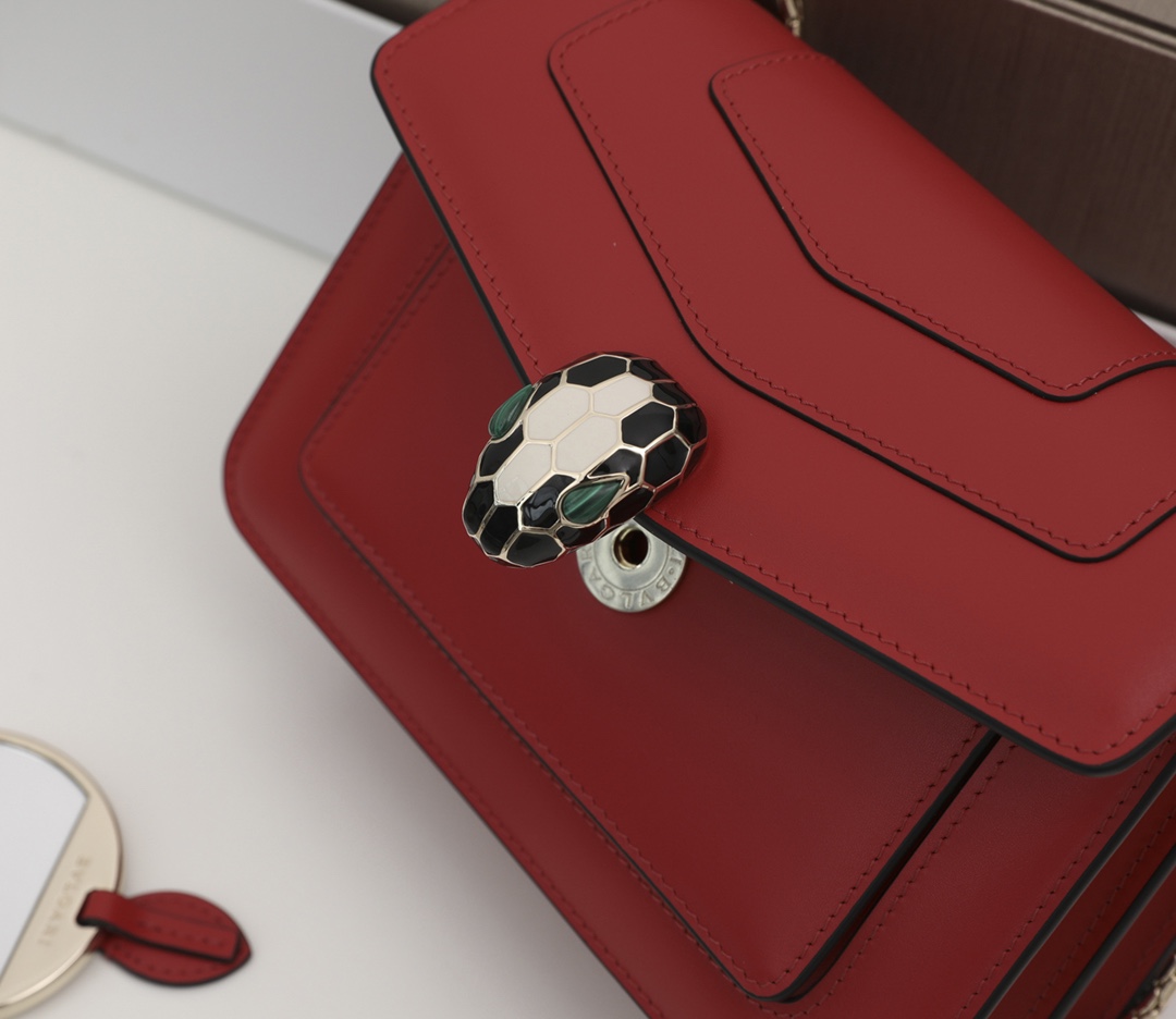 Handbags Bvlgari 2890769950 size:19*13*7 cm - vstockx