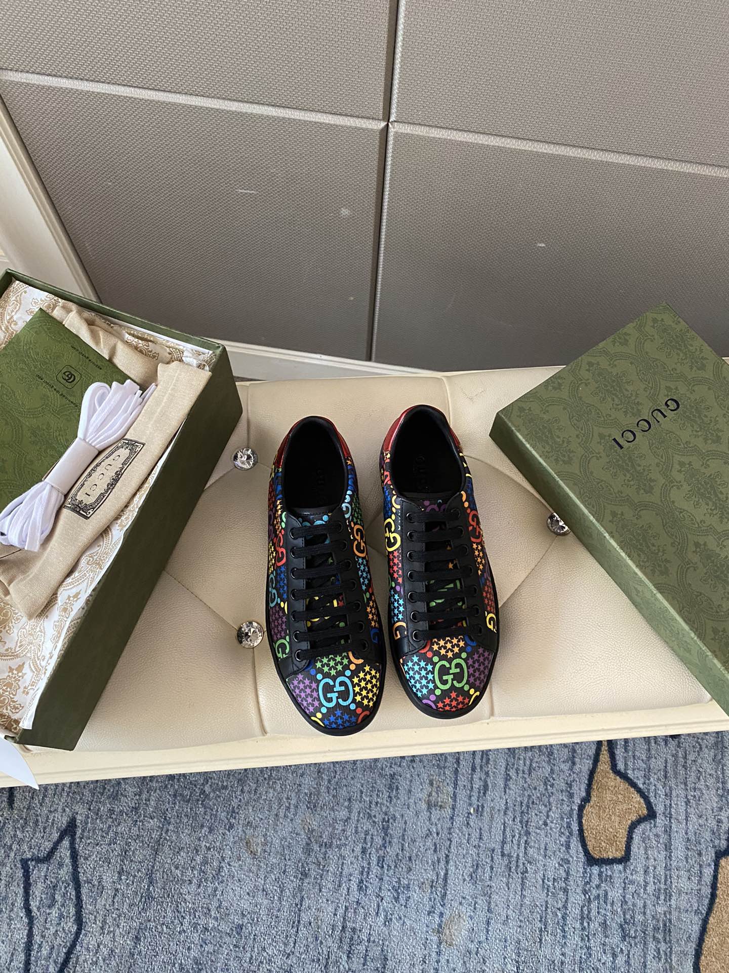 Gucci Women's Ace sneaker with bee sneaker 4 - vstockx