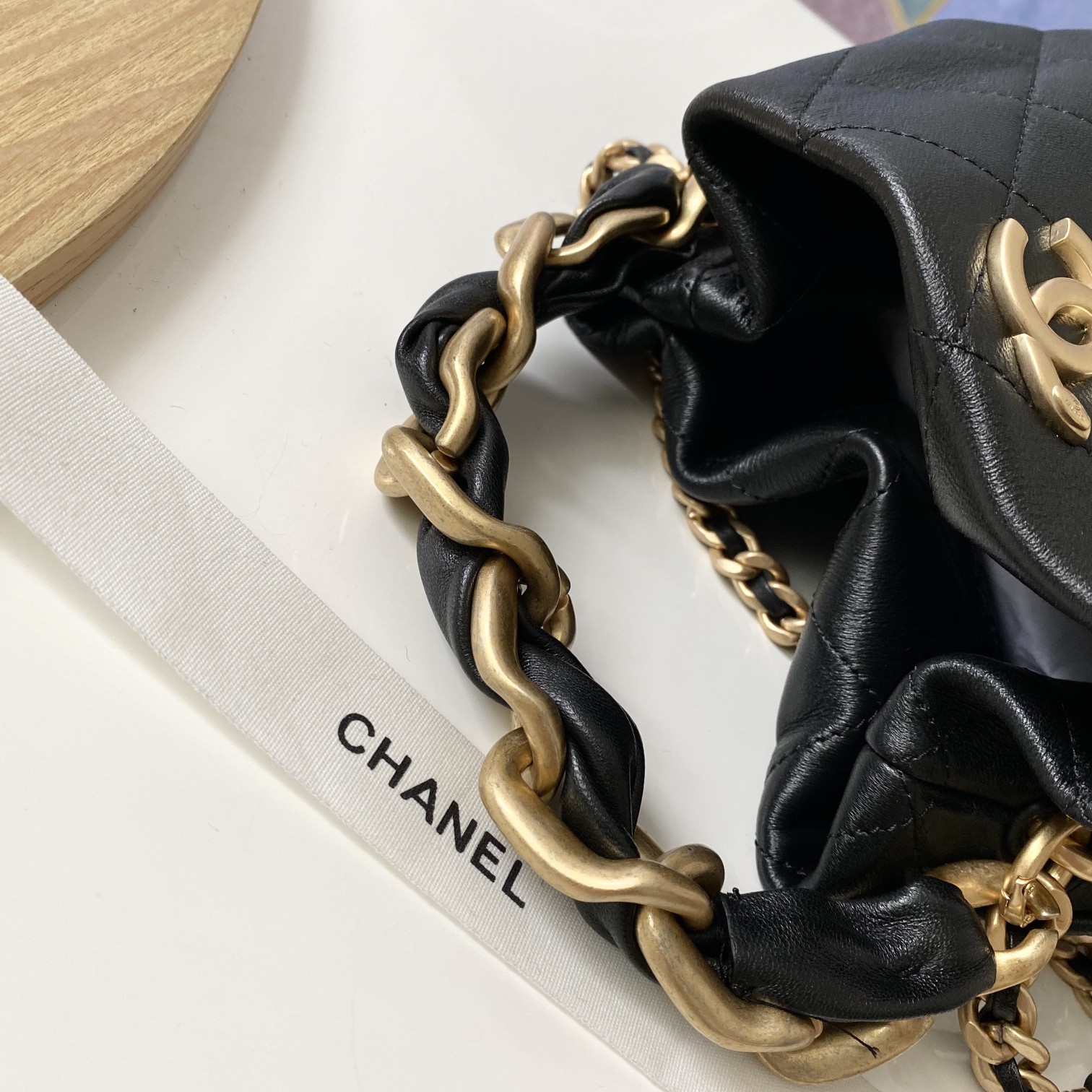 Handbag Chanel AS2390 size 16 19 13 cm - vstockx