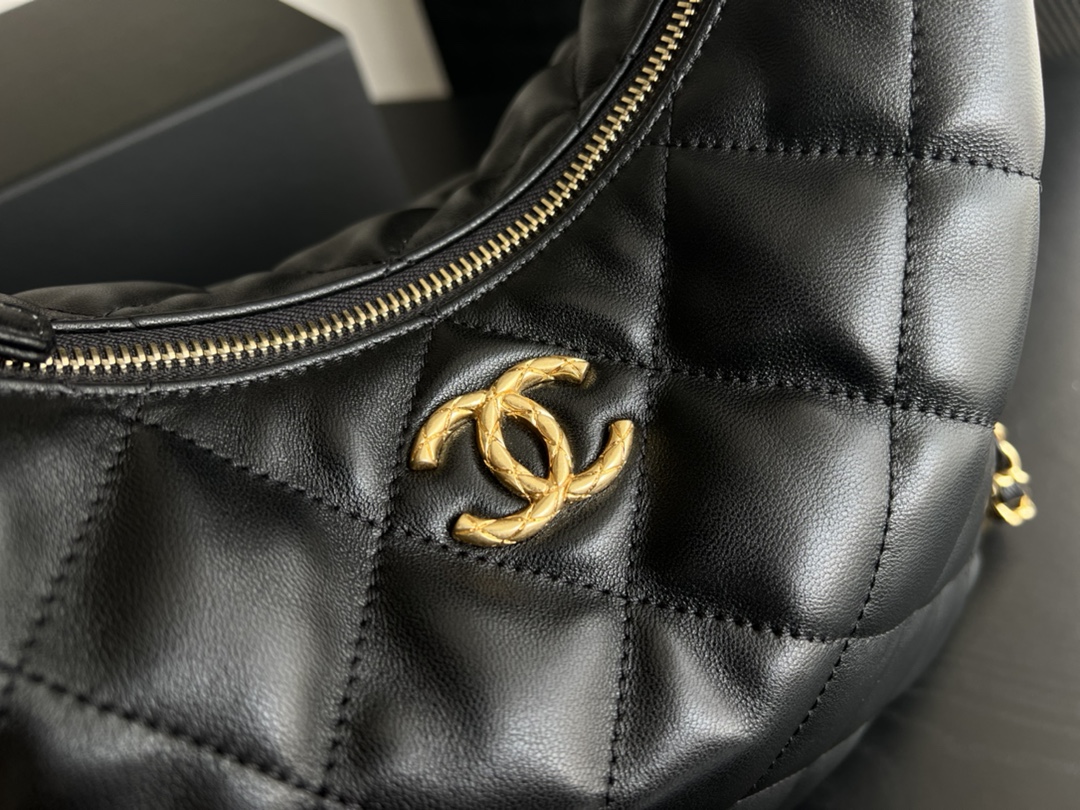Handbag Chanel size 30cmx37cmx8 cm - vstockx