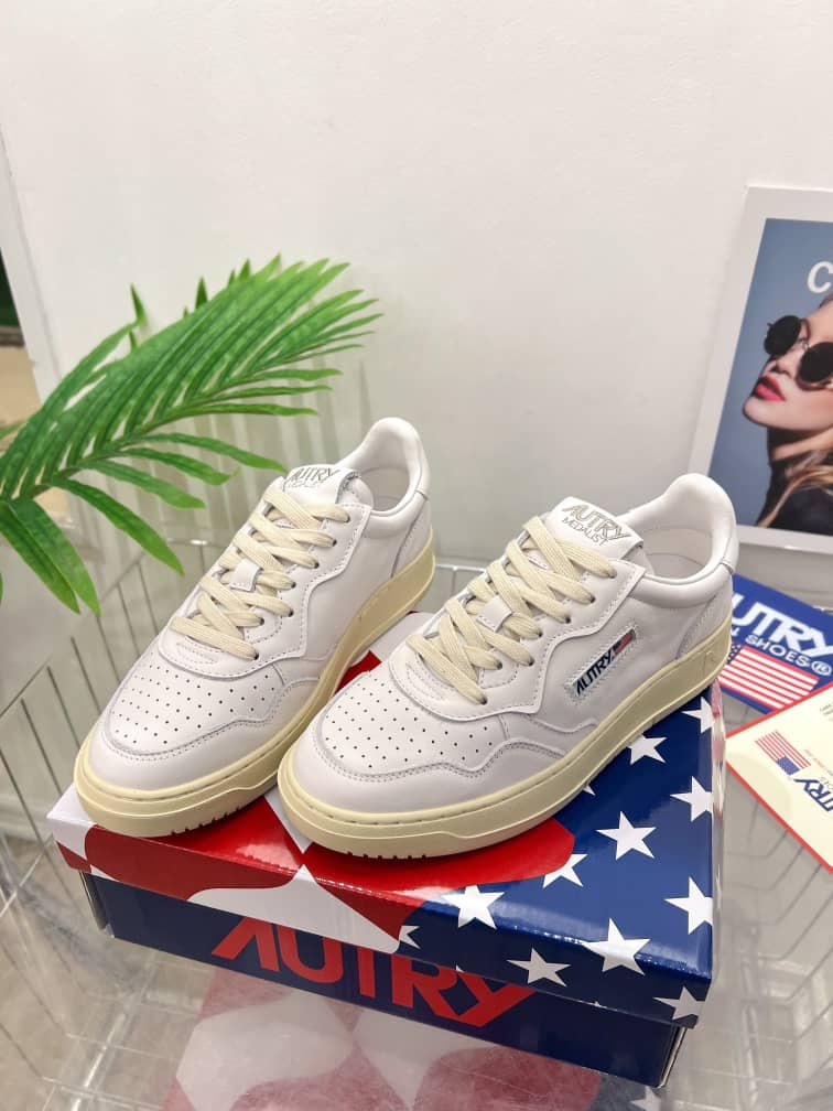 Autry Medalist Leather Low White - vstockx