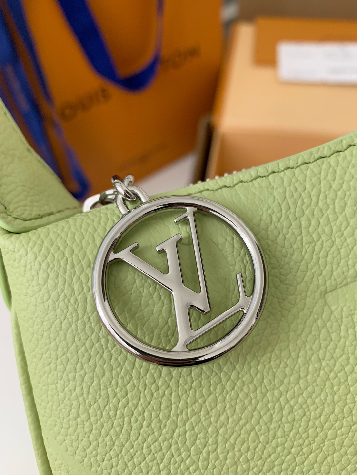 Handbags Louis Vuitton M82391 size:20.5*11*5 cm - vstockx