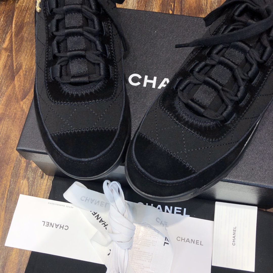 Chanel Fabric & Suede Calfskin Low Top Sneaker 10 - vstockx