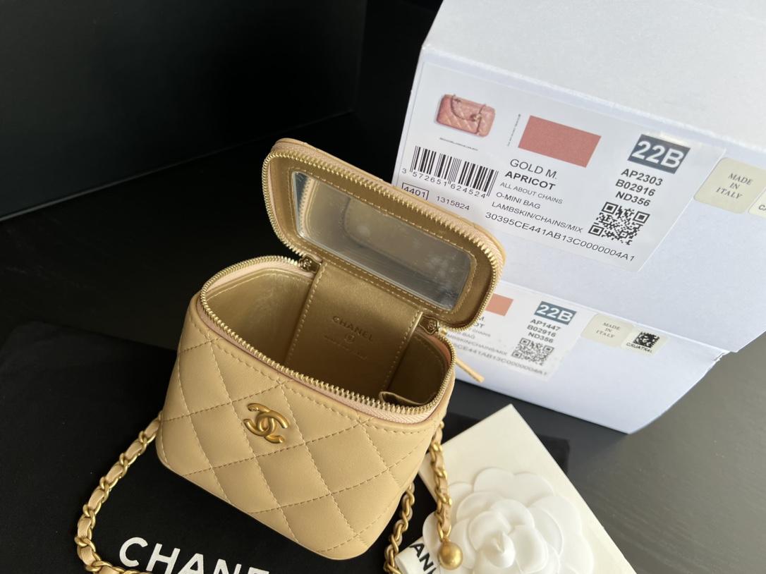 Handbag Chanel AP1447 size 8.5cmx11cmx7 cm - vstockx