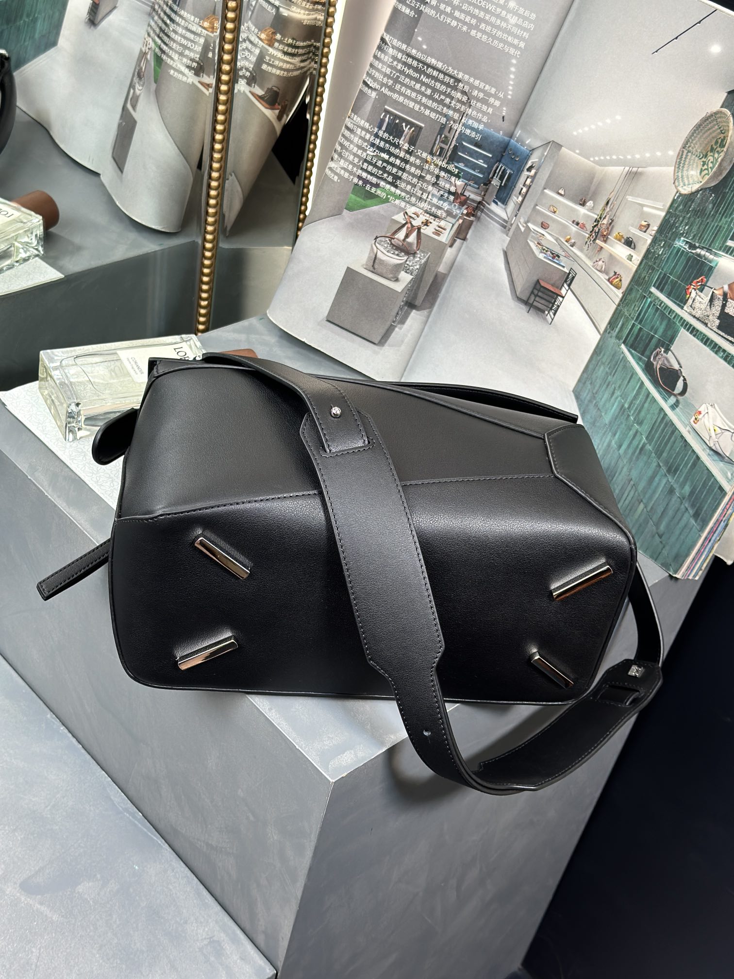 Handbags LOEWE   size:29-19.5-14 cm - vstockx