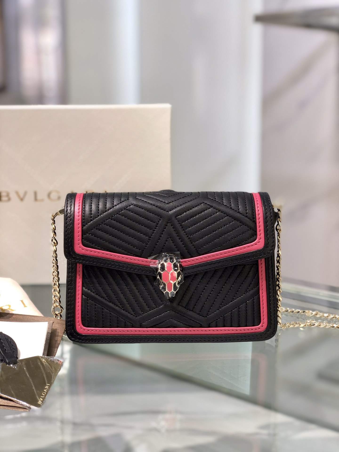 Handbags Bvlgari Serpenti Forever 288104 size:17*11*5 cm - vstockx