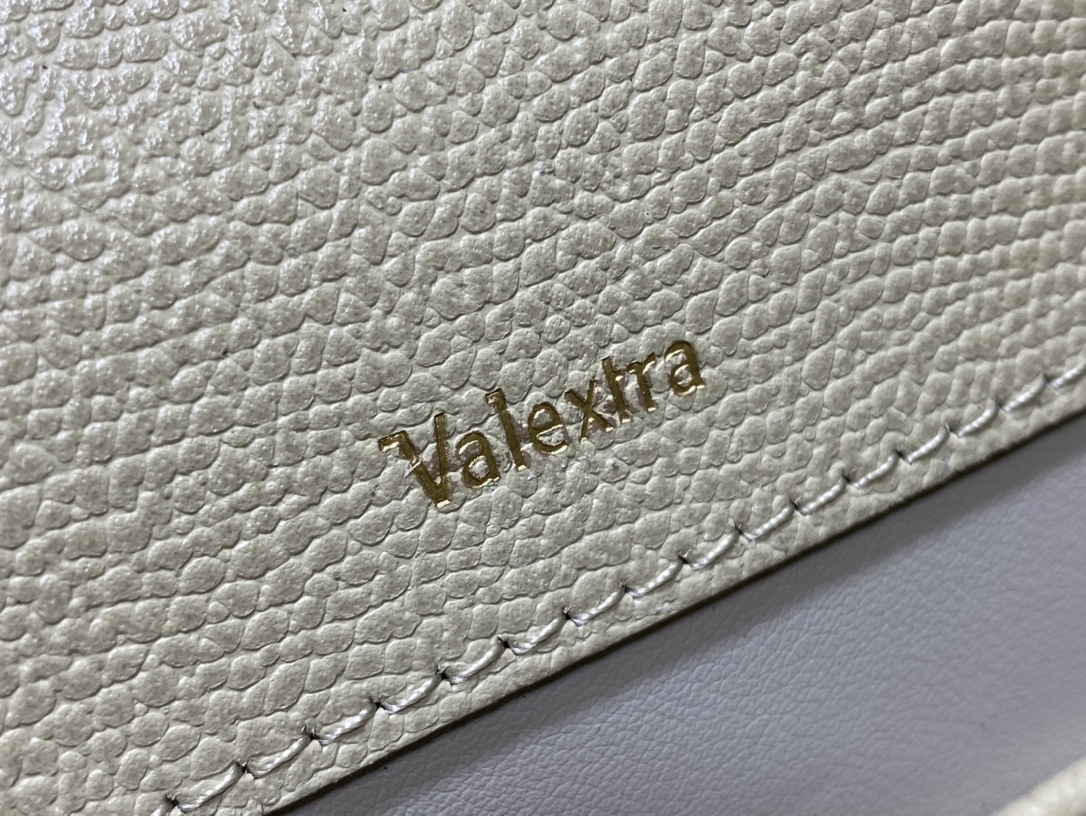 Handbag VALEXTRA size *'* - vstockx