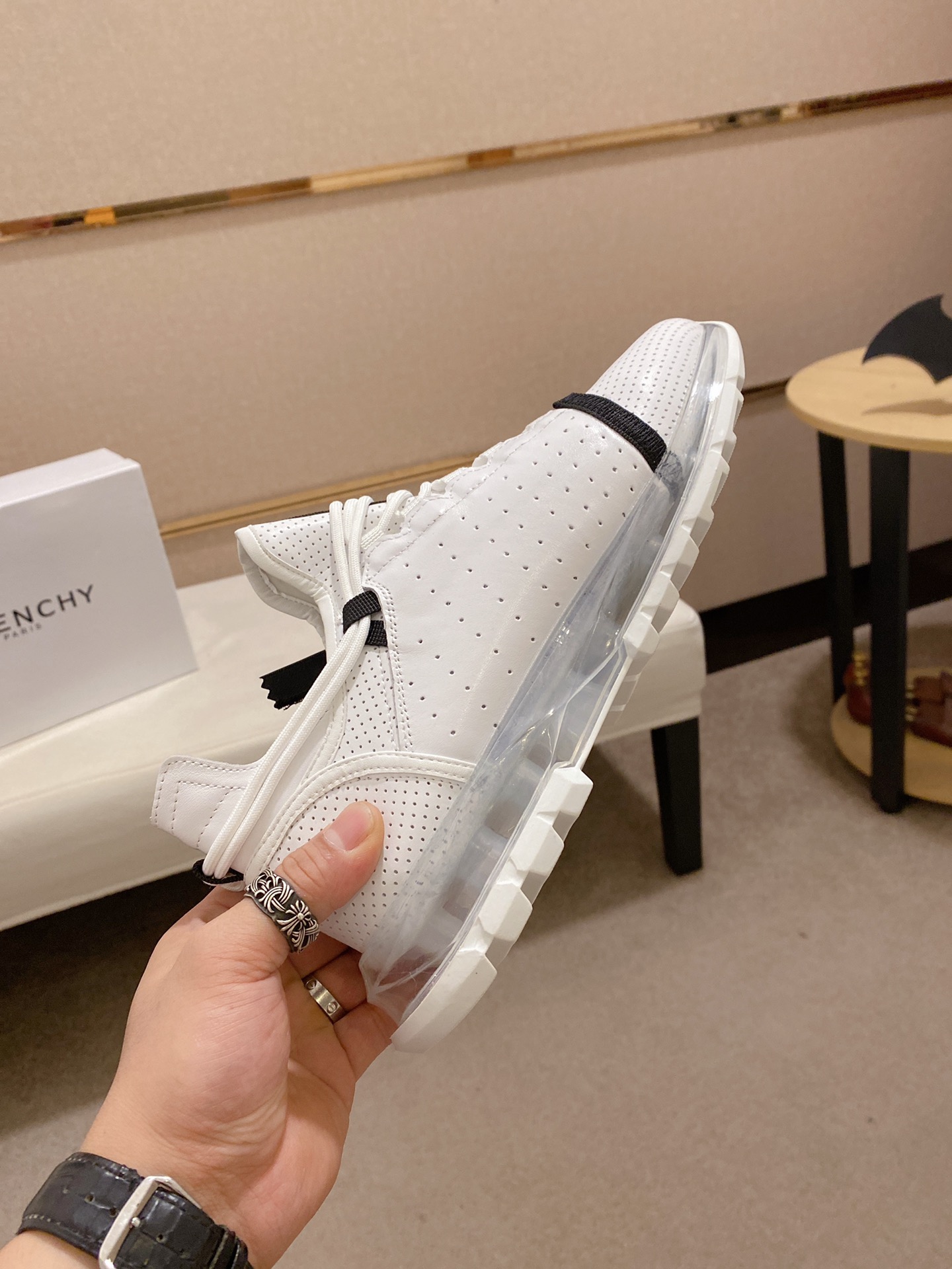 Givenchy Spectre Zip Sneakers 4 - vstockx