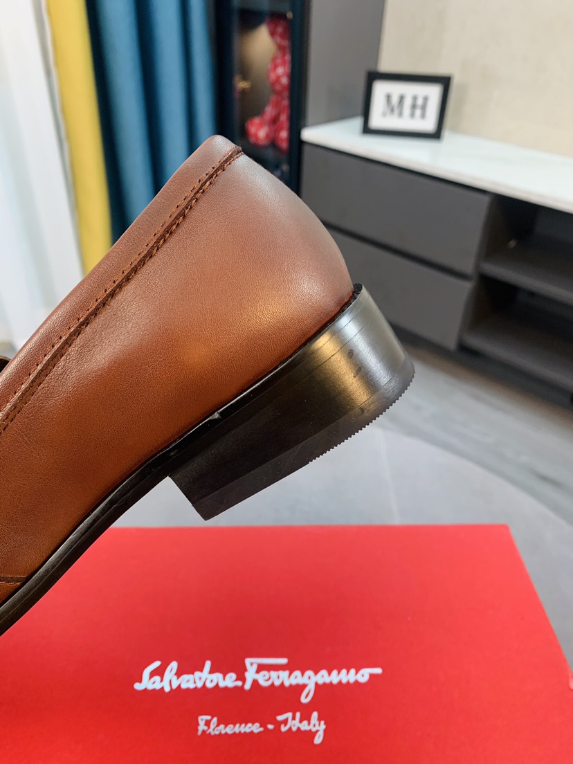 Salvatore Ferragamo Boots 37 - vstockx