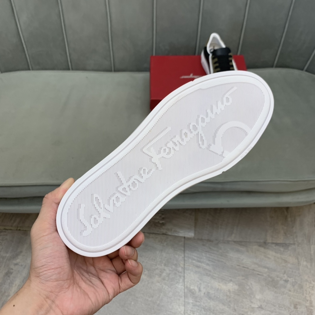 Salvatore Ferragamo Gancini Sneaker 7 - vstockx