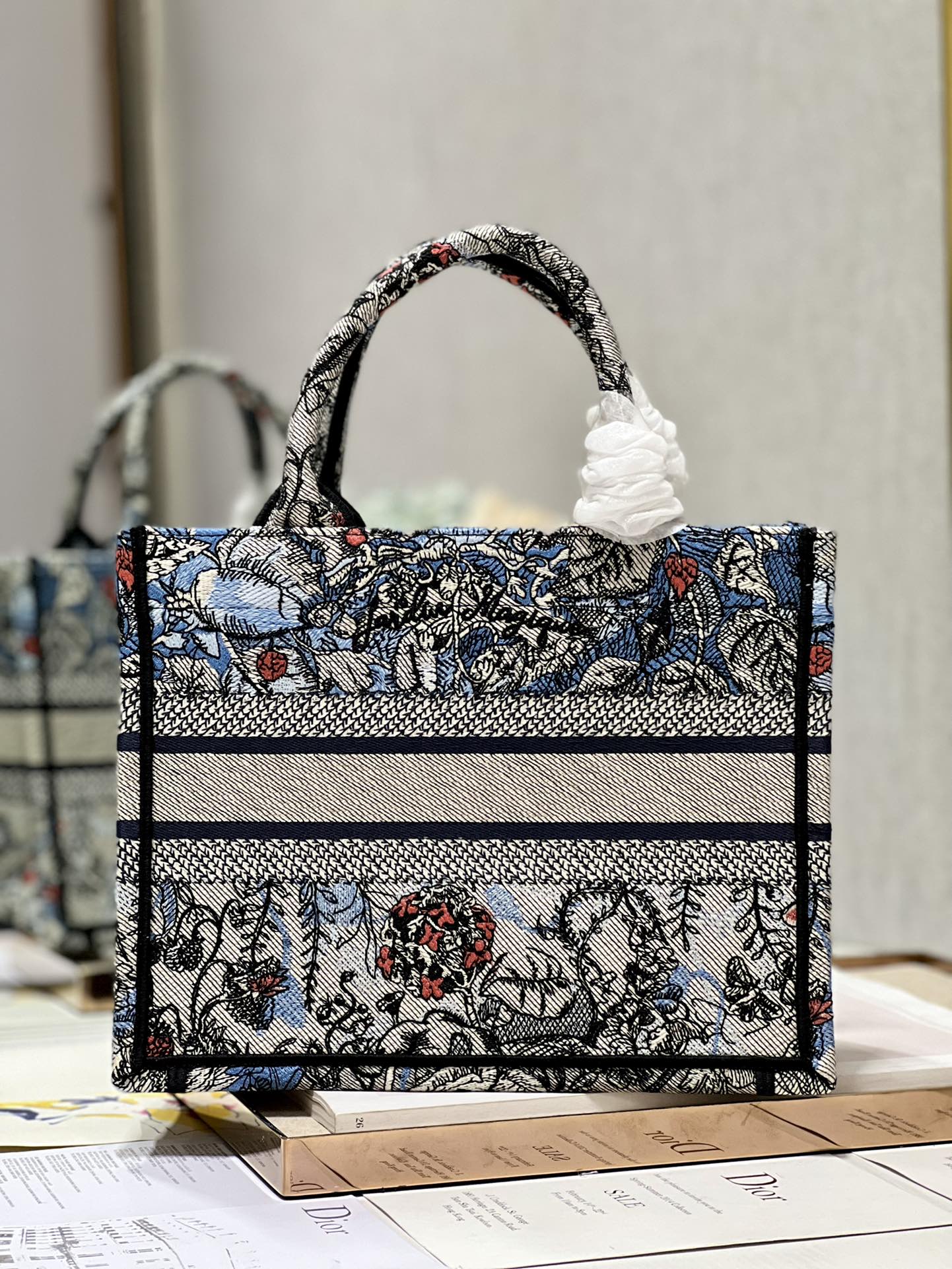 Handbag Dior 1265 size 26.5  21  14 cm - vstockx