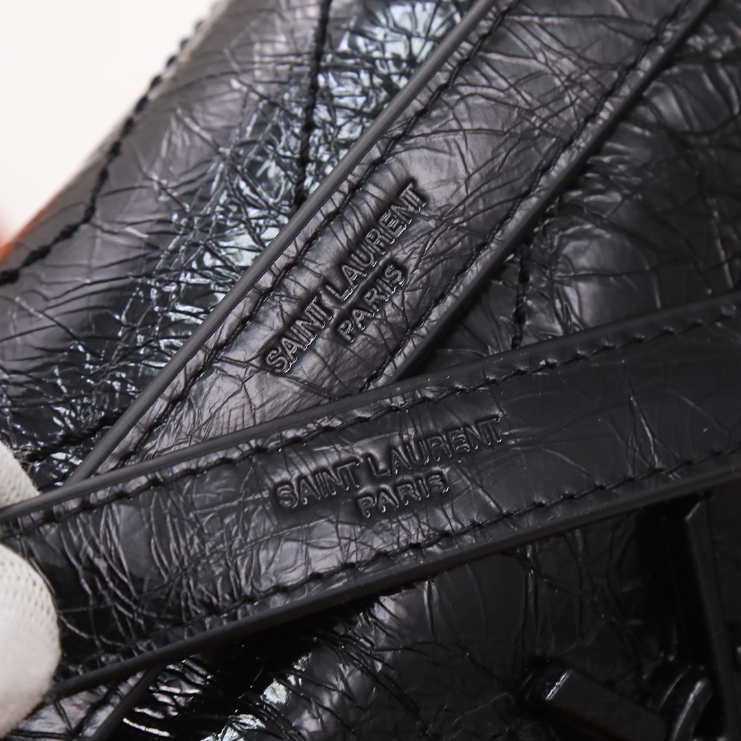 Handbags SAINT LAURENT 498894 size 28  8  20 cm - vstockx