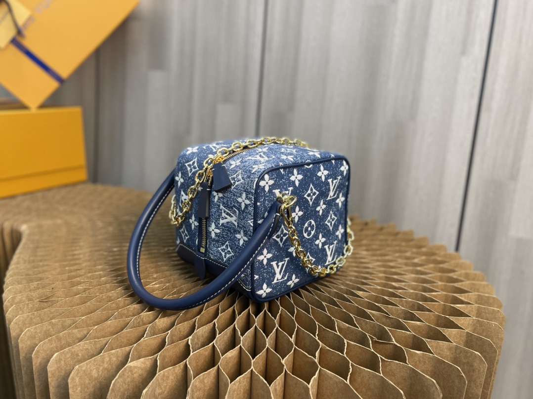 Handbag Louis Vuitton M59611 size 16.0x16.0x16.0 cm - vstockx