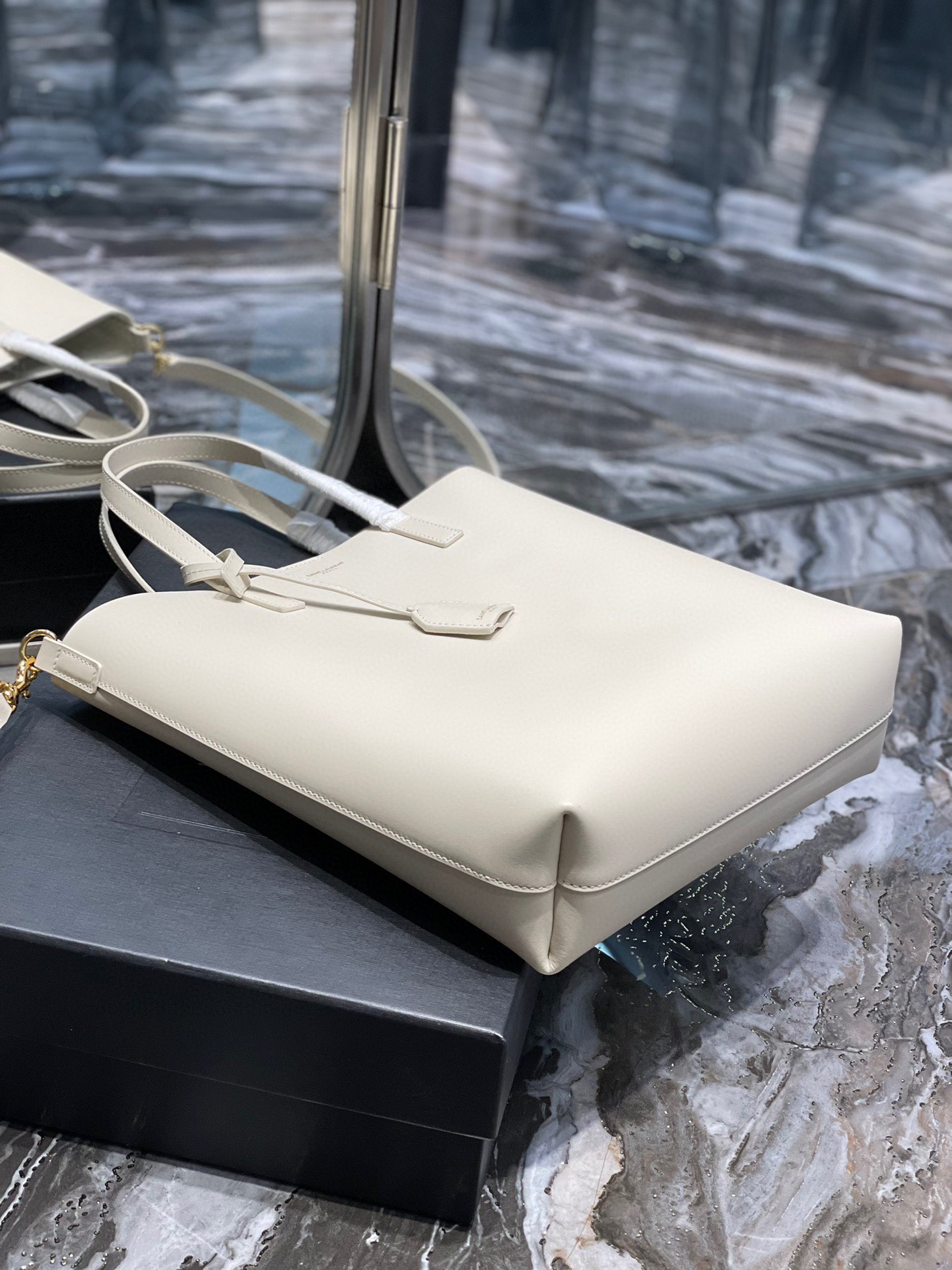 Handbags SAINT LAURENT 600307 size 25x28x8 cm - vstockx