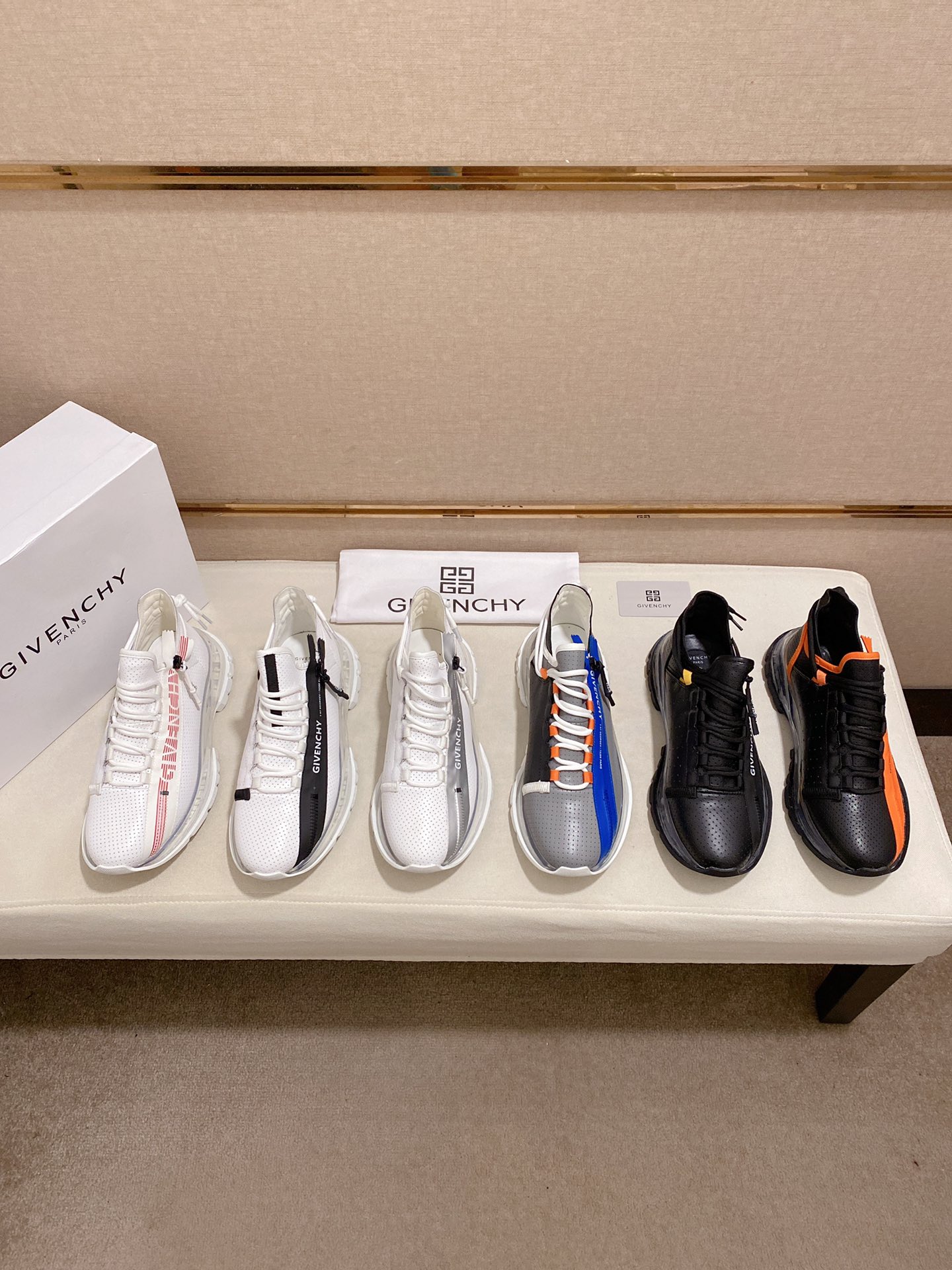 Givenchy Spectre Zip Sneakers 6 - vstockx