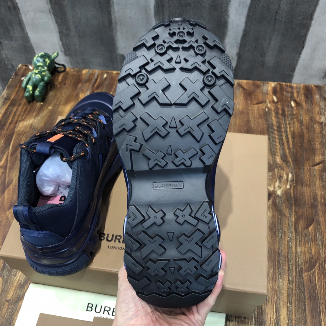 Burberry Arthur Vintage Sneaker 37 - vstockx