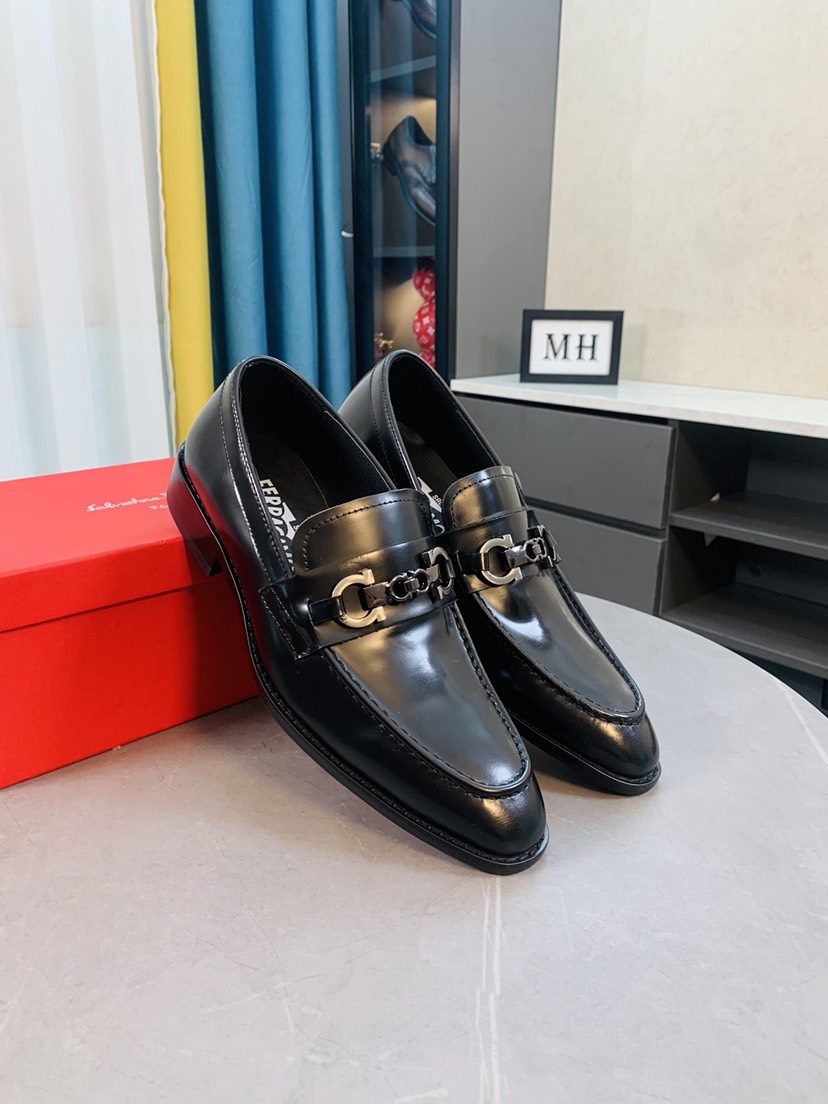 Salvatore Ferragamo Boots 38 - vstockx