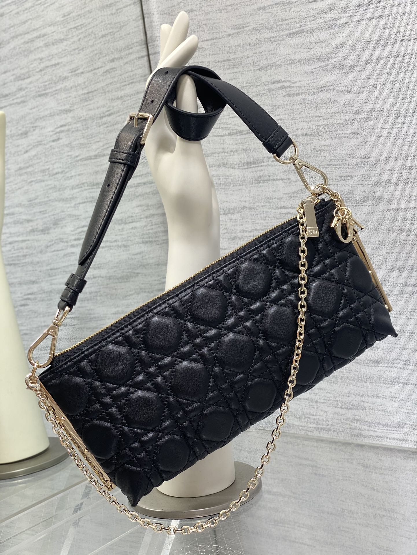 Handbag Dior size 27  12  5 cm - vstockx