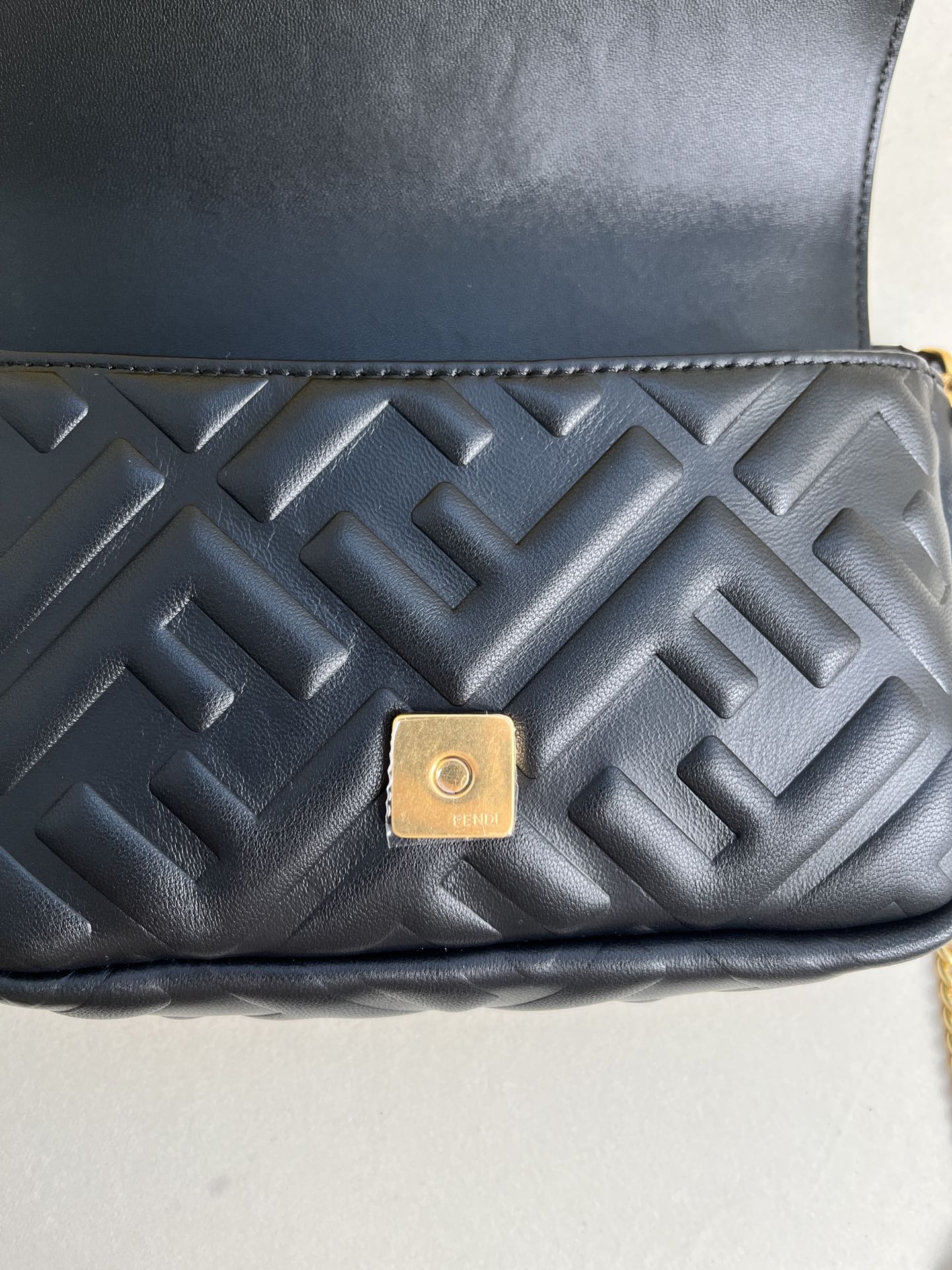handbags FENDI 212 size:19*11.5*4cm - vstockx