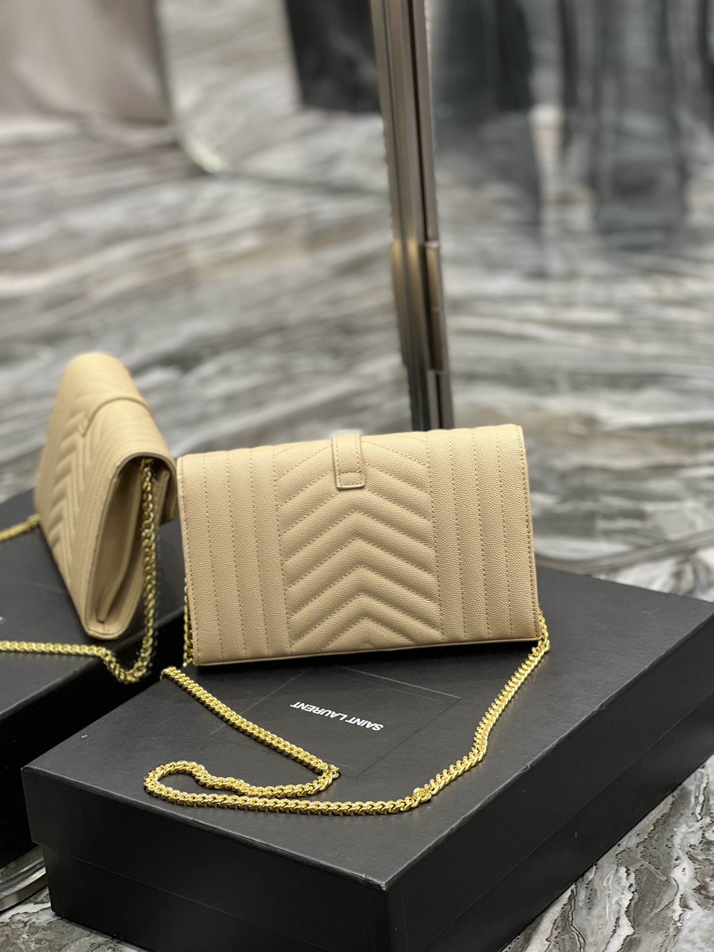 Handbags SAINT LAURENT 620280 size 22.5x14x4 cm - vstockx