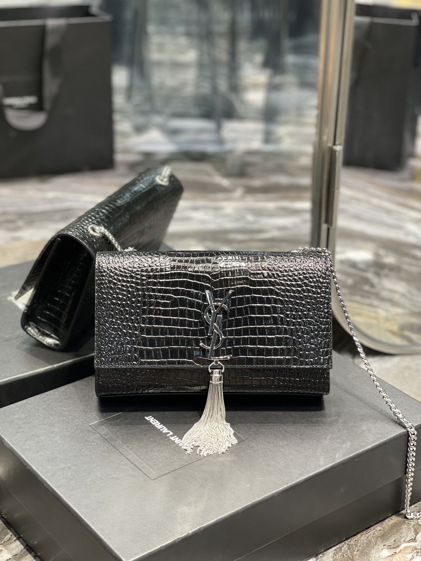Handbags SAINT LAURENT 354119 size 24x14.5x5 cm - vstockx