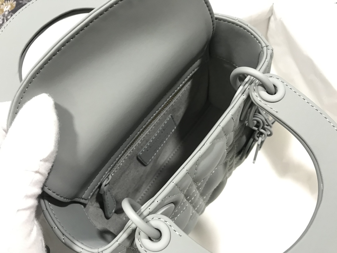 Handbag Dior M0505 size 17 x 15 x 7 cm - vstockx