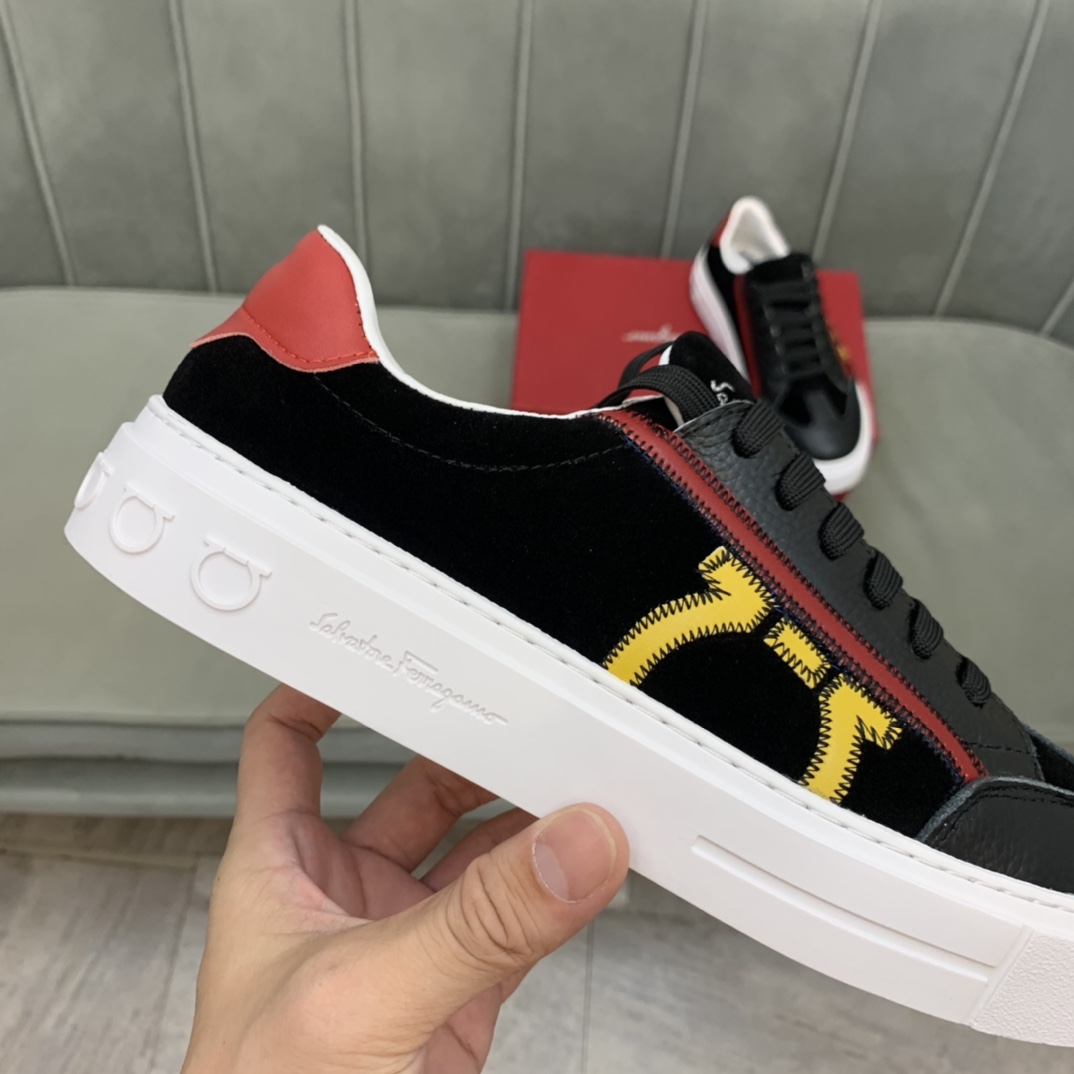 Salvatore Ferragamo Gancini Sneaker 9 - vstockx