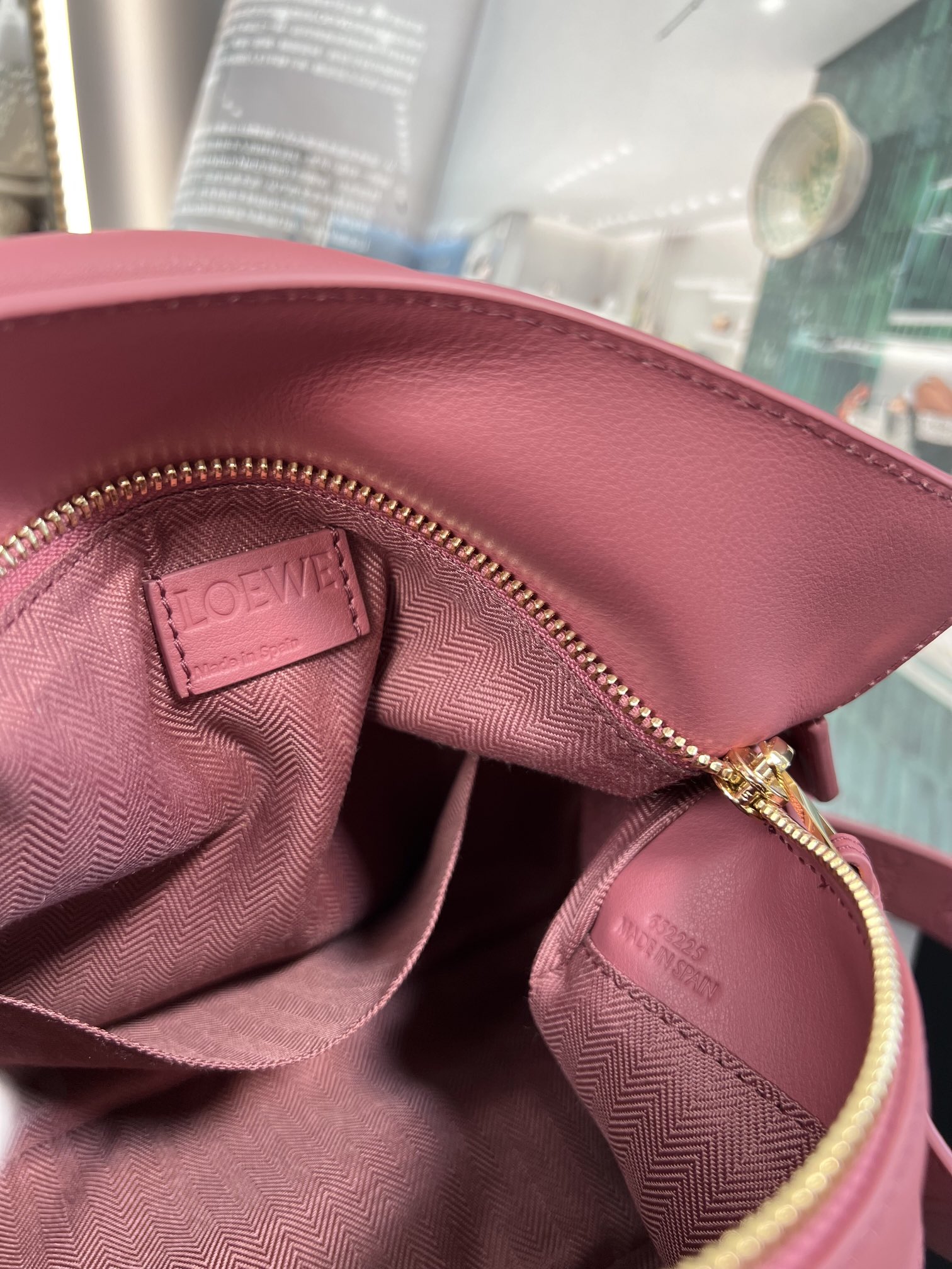Handbags LOEWE  size:24-16.5-10.5 cm - vstockx