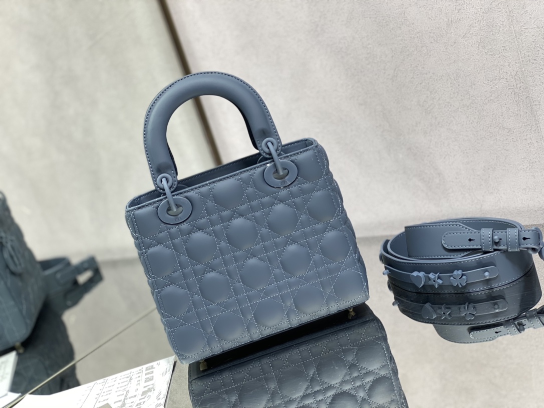 Handbag Dior size 20 cm - vstockx