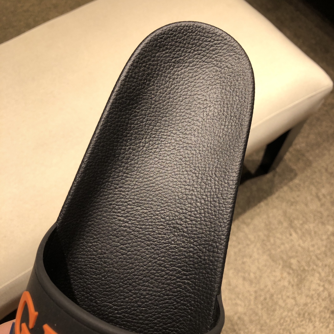 Gucci Slippers 49 - vstockx