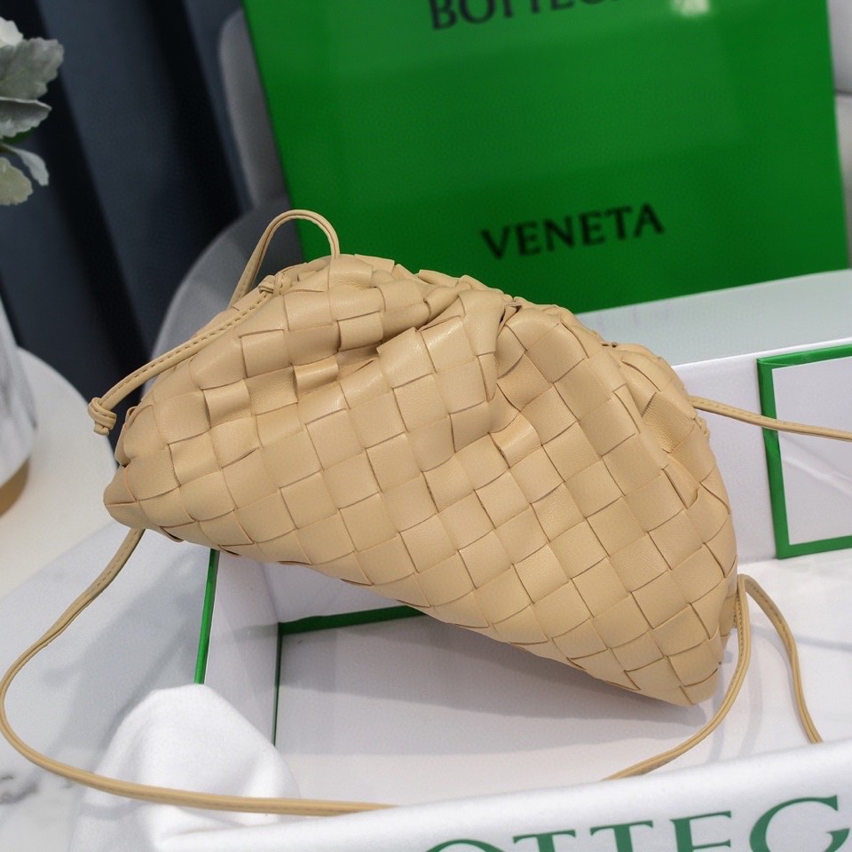 handbags Bottega Veneta The pouch size:23*13*8 - vstockx