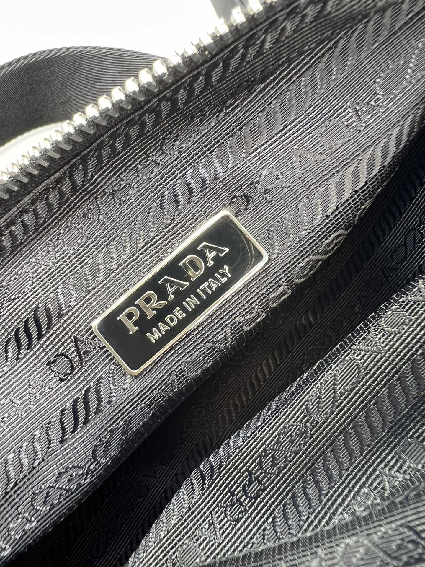 handbags prada 1BH190 26*14*12 - vstockx