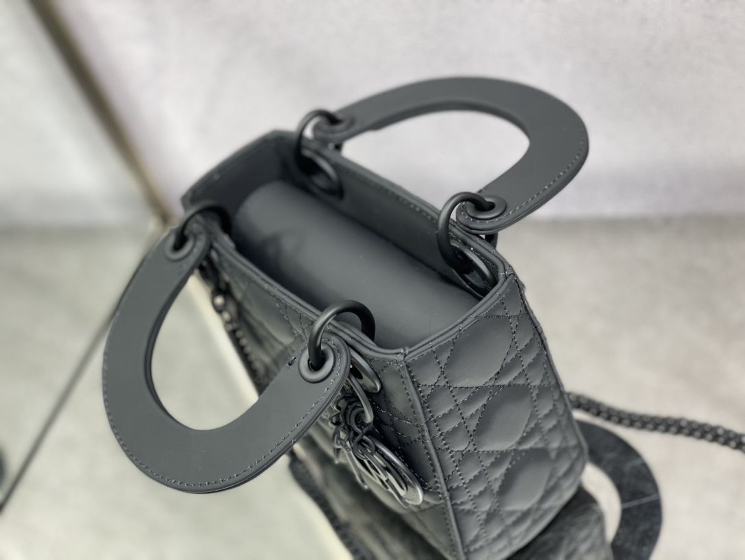 Handbag Dior size 17 cm - vstockx