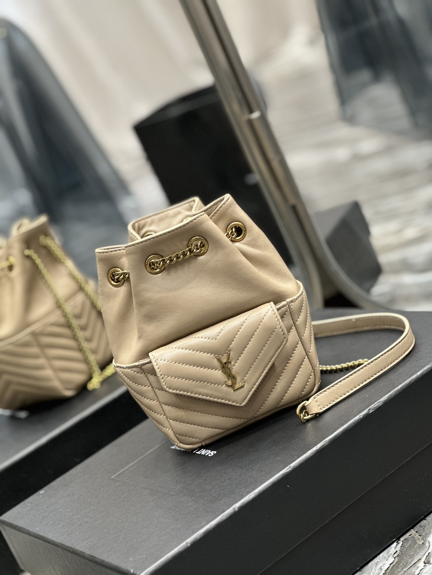 Handbags SAINT LAURENT 631052 size 19x13x13 cm - vstockx