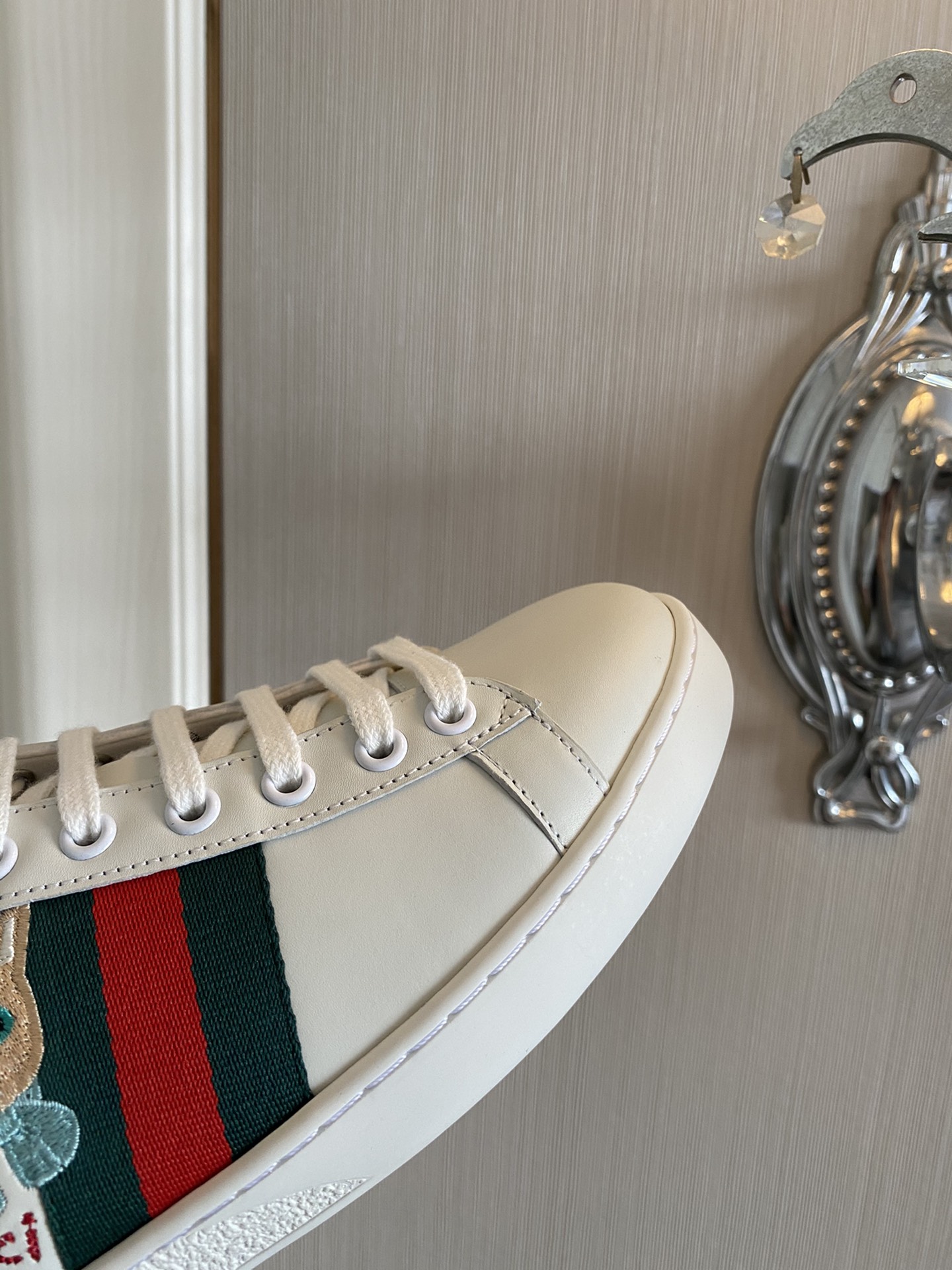 Gucci Women's Ace sneaker with bee sneaker 4 - vstockx